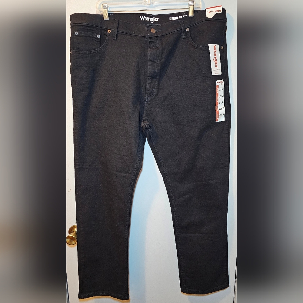 Men's Wrangler Regular Fit Straight Leg Jeans Black Size‎ 42x30 NWT